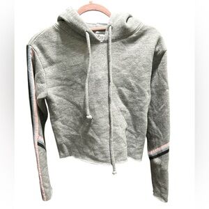 Wild fox grey cropped pull over hooded sweater
